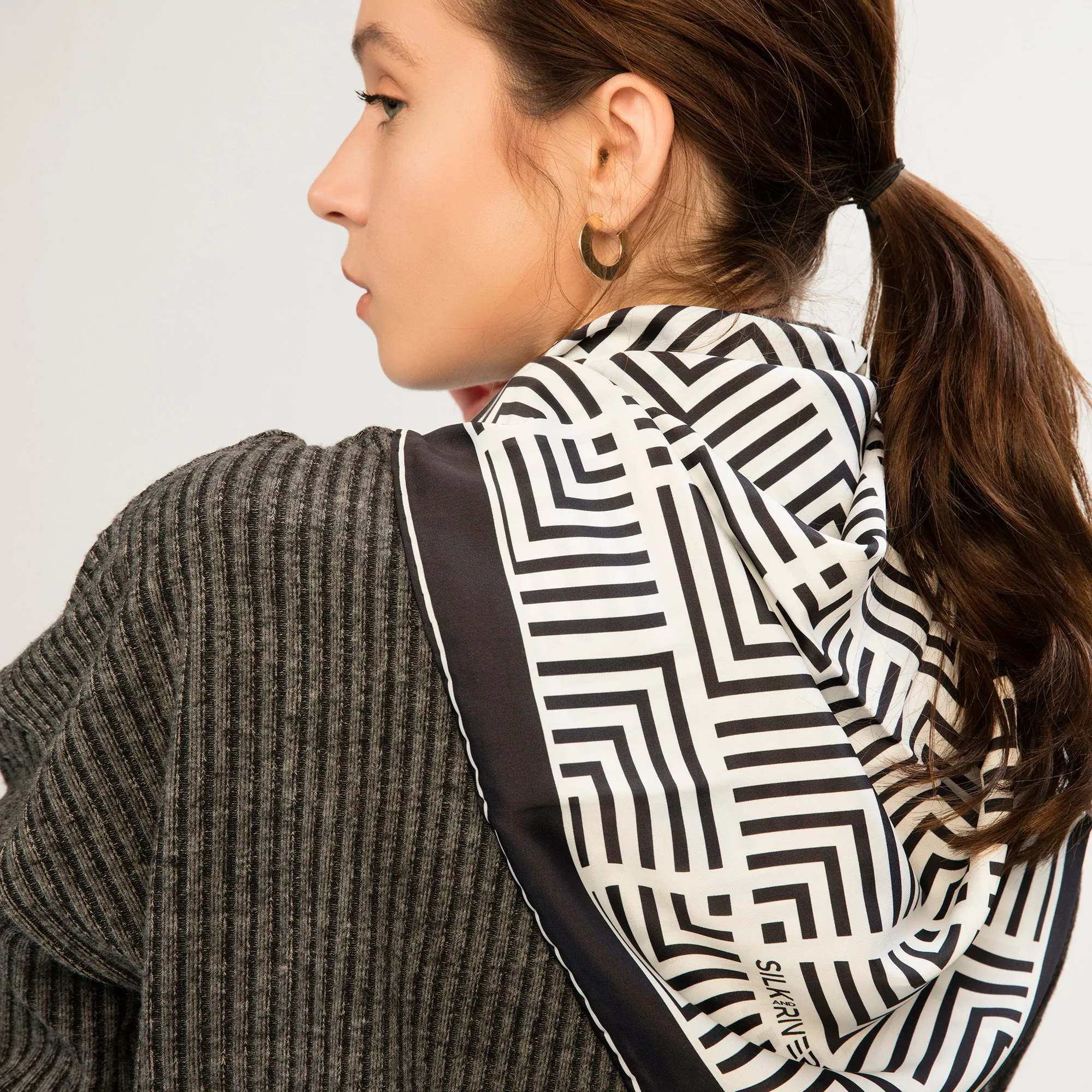NESTED WHITE-BLACK